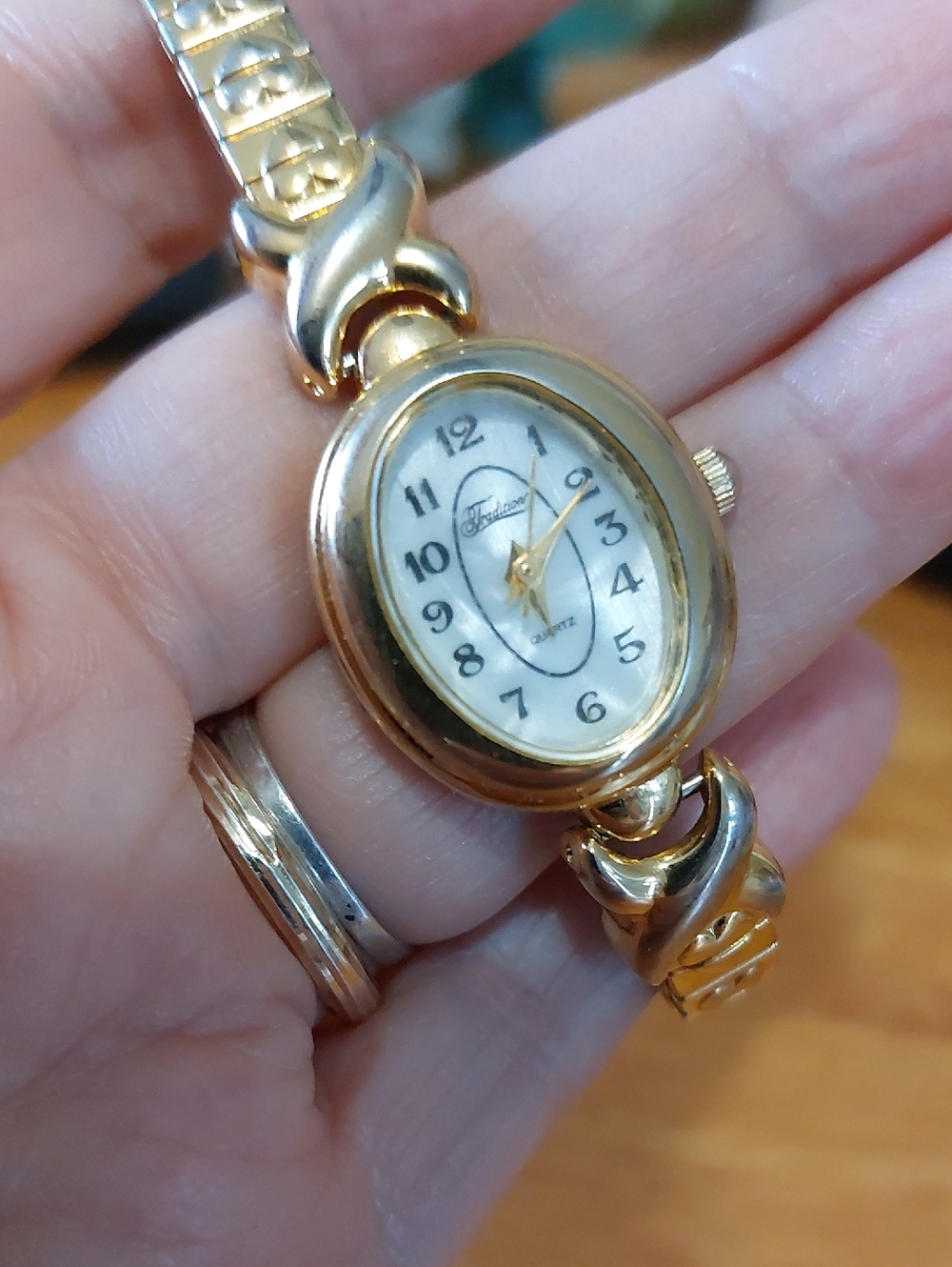 Vintage Gold Tone Traditions Oval Women's Dress Watch MOP Face